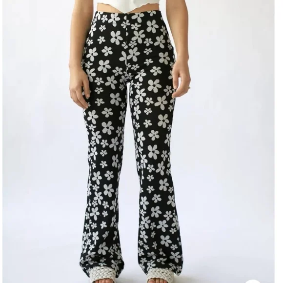 Urban Outfitters Bryn Pull On Flower Print Pants Size 0, size XS - Picture 1 of 6